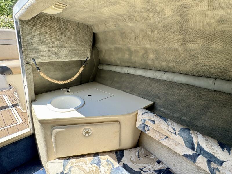 23' 1999 Sea Ray 215 Express Cruiser