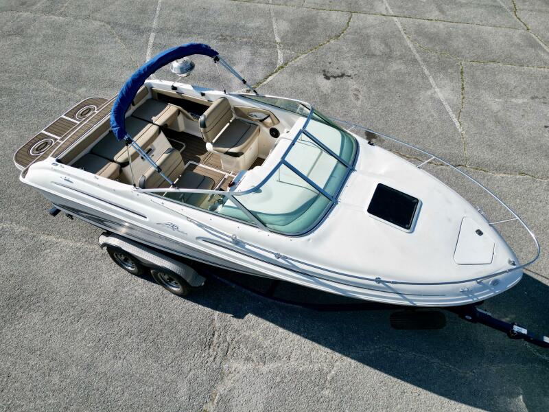23' 1999 Sea Ray 215 Express Cruiser