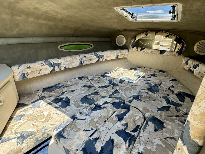 23' 1999 Sea Ray 215 Express Cruiser