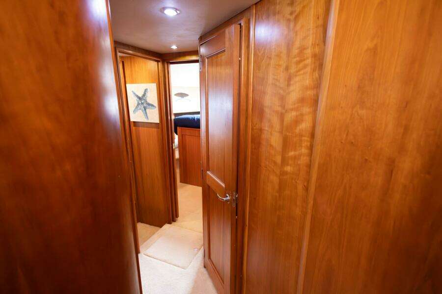 Blue Sapphire 41ft Silverton Yacht For Sale