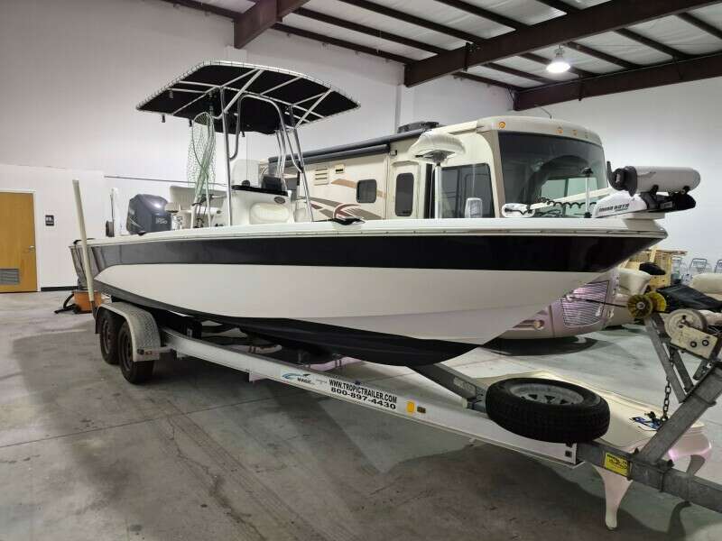 24ft NauticStar Yacht For Sale