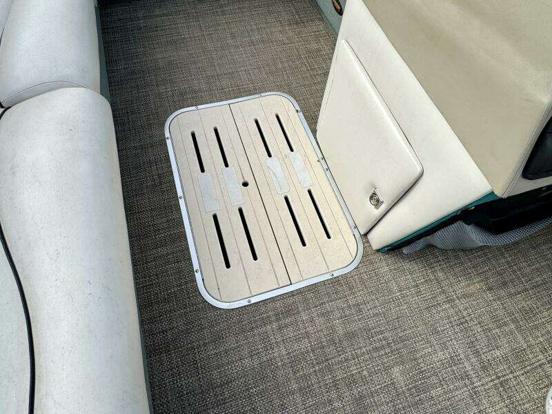 21ft Sun Tracker Yacht For Sale