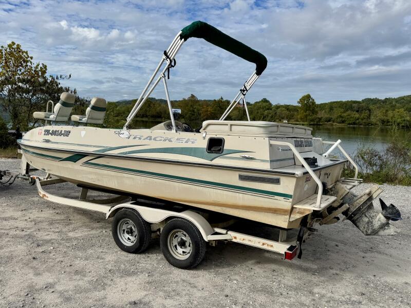 21' 2002 Sun Tracker Party Deck 21