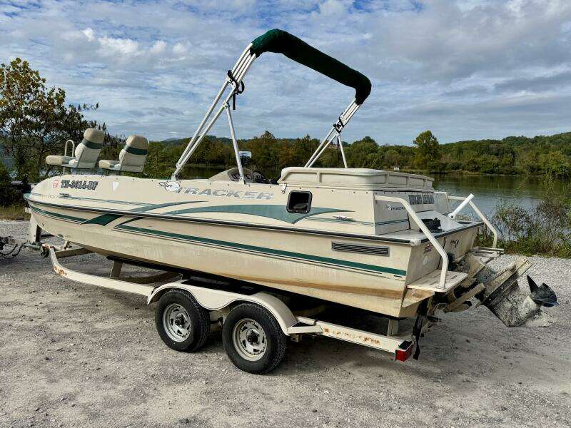 21ft Sun Tracker Yacht For Sale