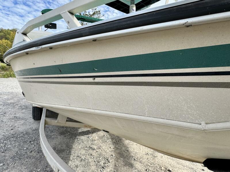 21' 2002 Sun Tracker Party Deck 21