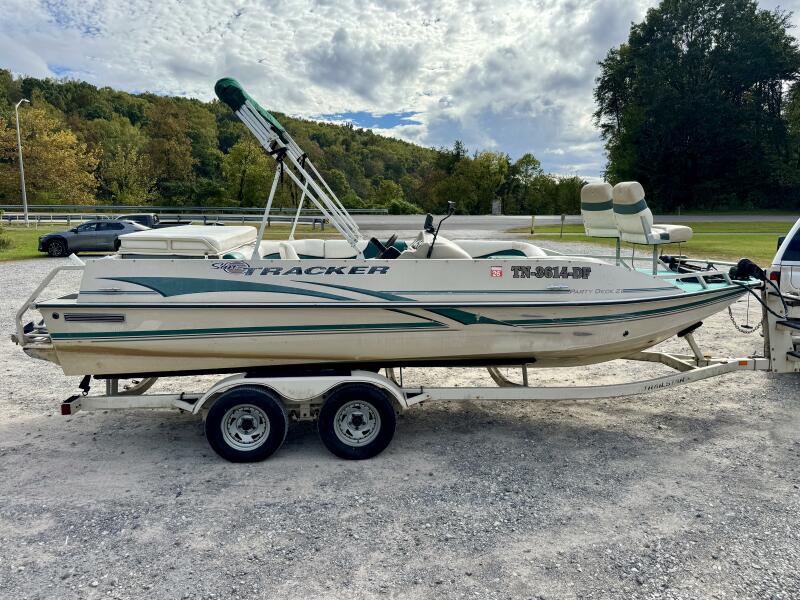 21' 2002 Sun Tracker Party Deck 21