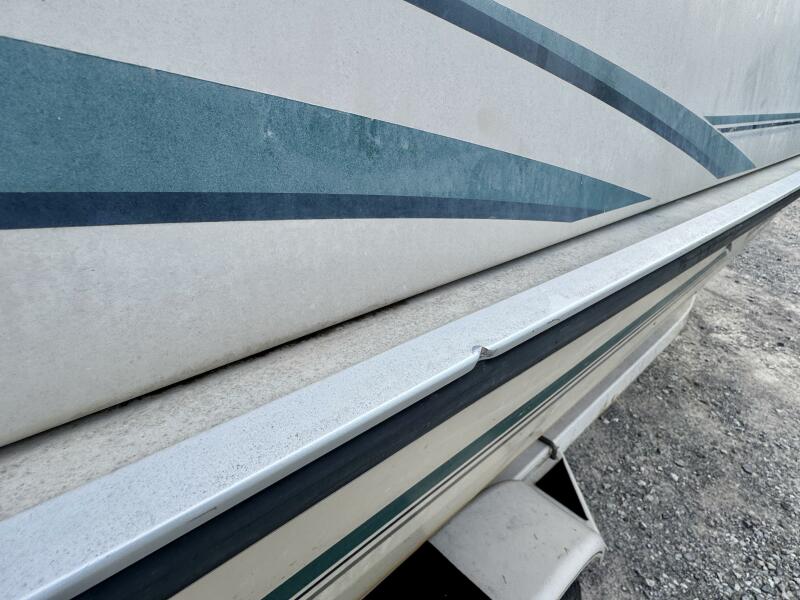 21' 2002 Sun Tracker Party Deck 21