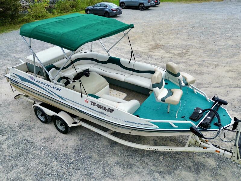 21' 2002 Sun Tracker Party Deck 21