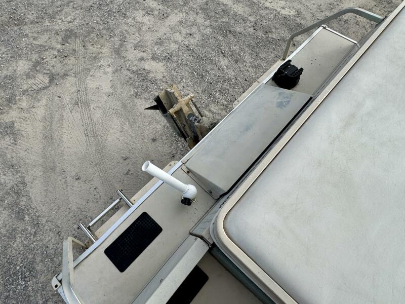 21' 2002 Sun Tracker Party Deck 21