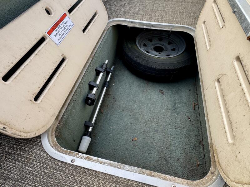 21' 2002 Sun Tracker Party Deck 21