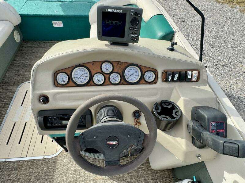 21ft Sun Tracker Yacht For Sale