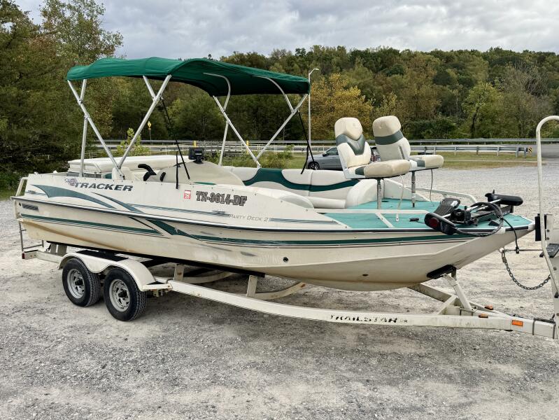 21' 2002 Sun Tracker Party Deck 21