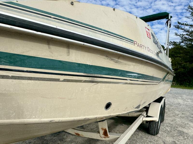 21' 2002 Sun Tracker Party Deck 21