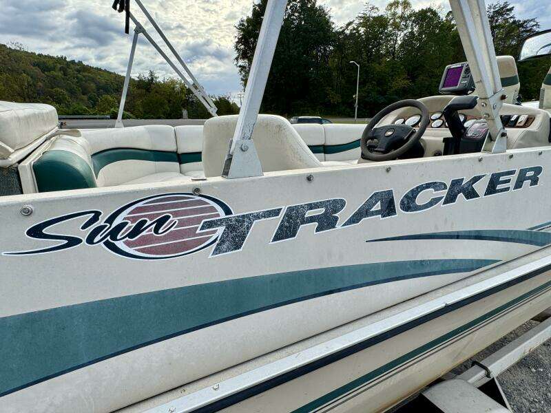 21ft Sun Tracker Yacht For Sale