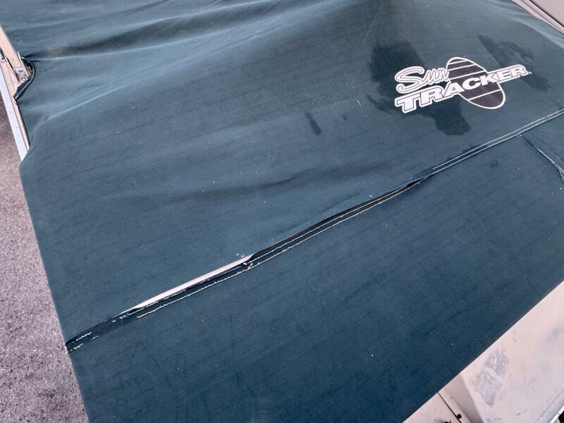 21' 2002 Sun Tracker Party Deck 21