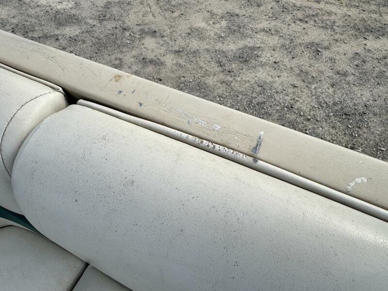 21' 2002 Sun Tracker Party Deck 21