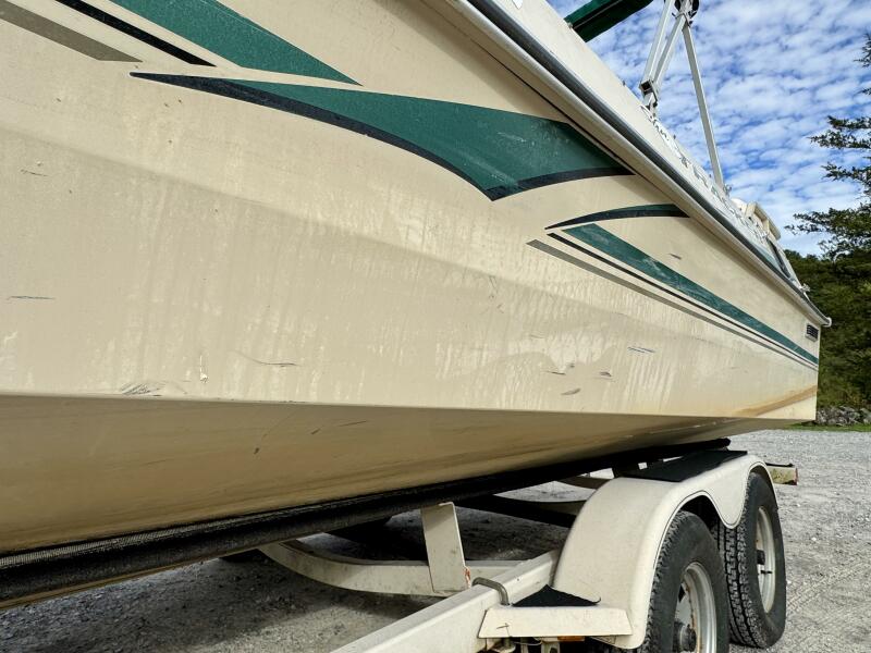 21' 2002 Sun Tracker Party Deck 21