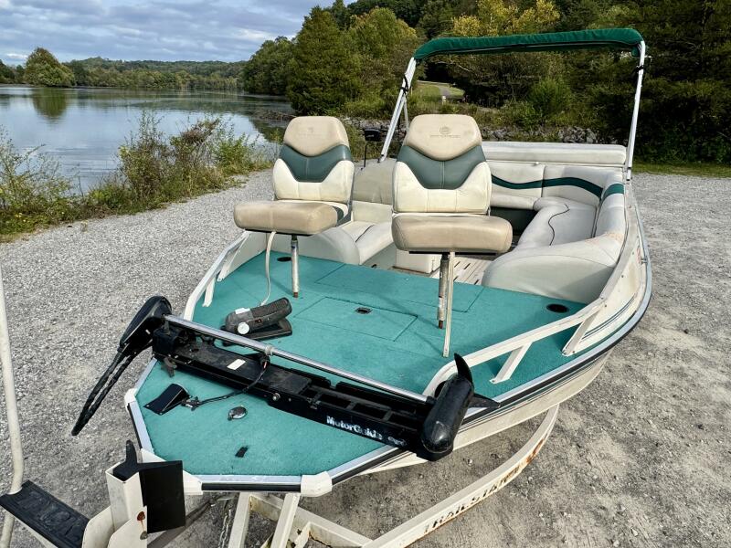 21' 2002 Sun Tracker Party Deck 21