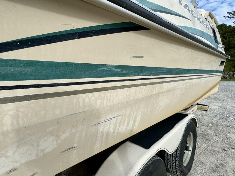 21' 2002 Sun Tracker Party Deck 21