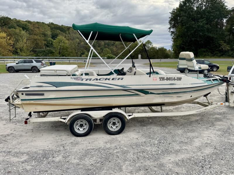 21' 2002 Sun Tracker Party Deck 21