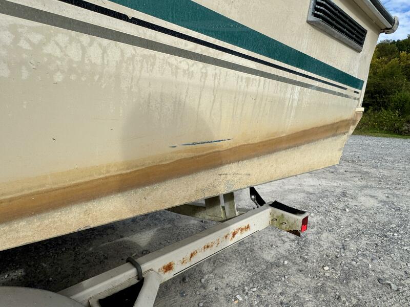 21' 2002 Sun Tracker Party Deck 21