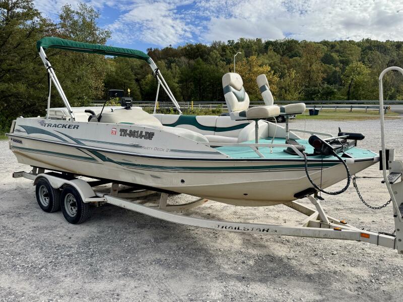 21' 2002 Sun Tracker Party Deck 21