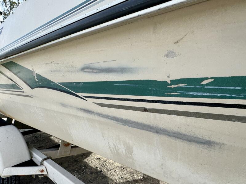 21' 2002 Sun Tracker Party Deck 21