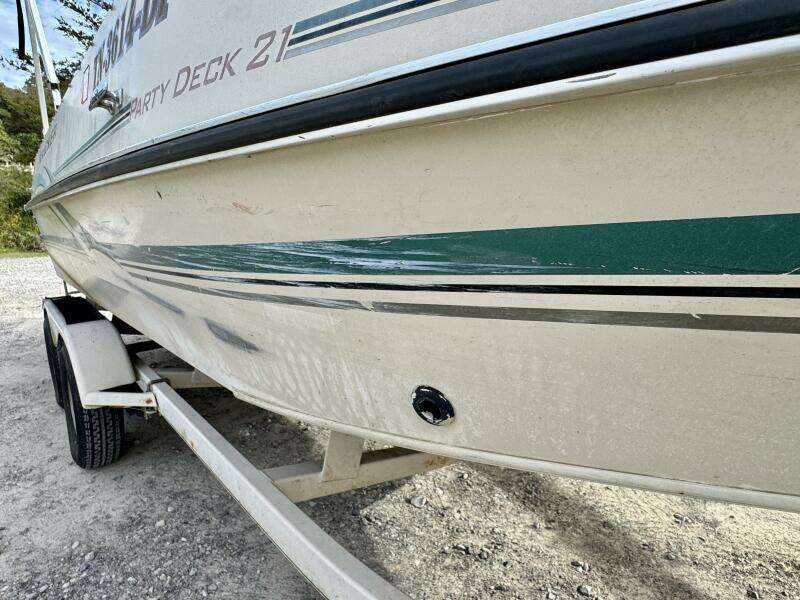 21ft Sun Tracker Yacht For Sale