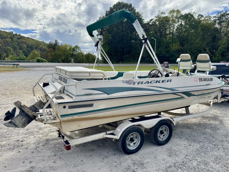 21' 2002 Sun Tracker Party Deck 21