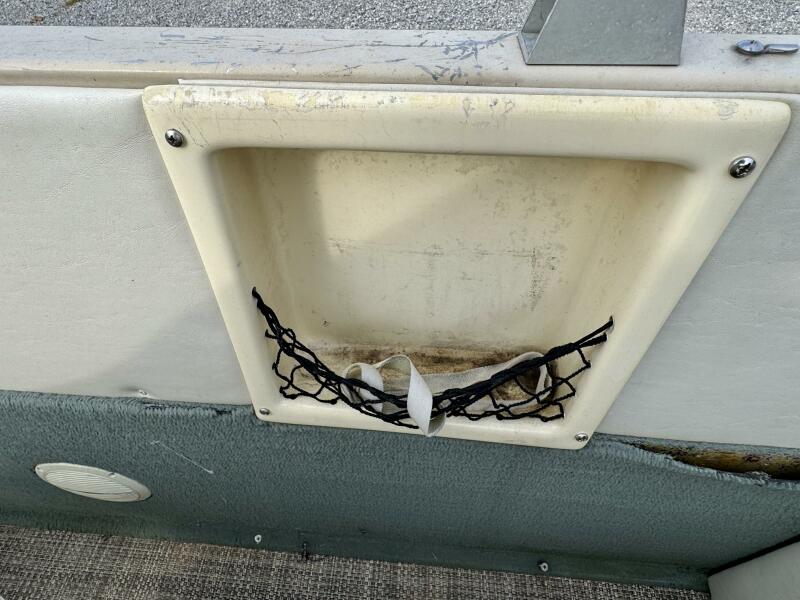 21' 2002 Sun Tracker Party Deck 21