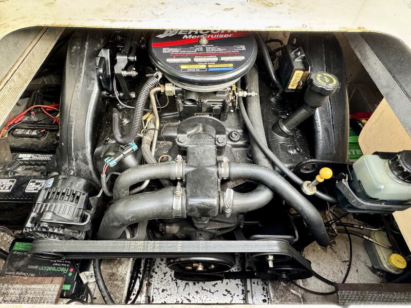 21' 2002 Sun Tracker Party Deck 21