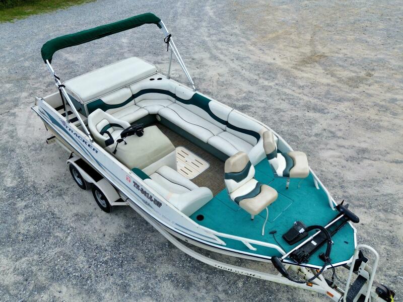 21' 2002 Sun Tracker Party Deck 21