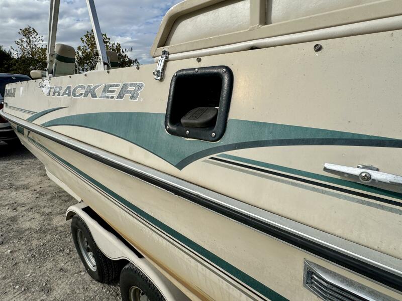 21' 2002 Sun Tracker Party Deck 21