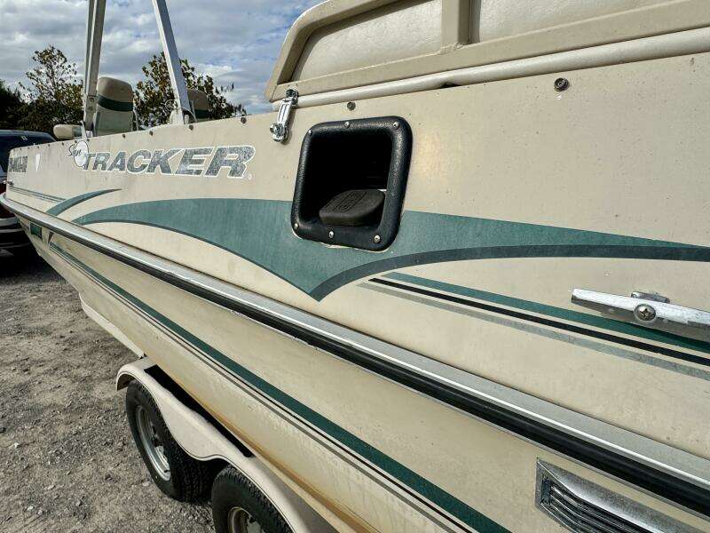21ft Sun Tracker Yacht For Sale