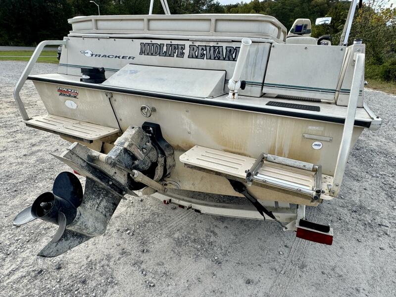 21' 2002 Sun Tracker Party Deck 21