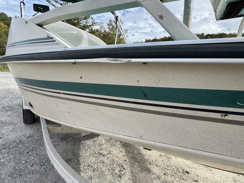 21' 2002 Sun Tracker Party Deck 21