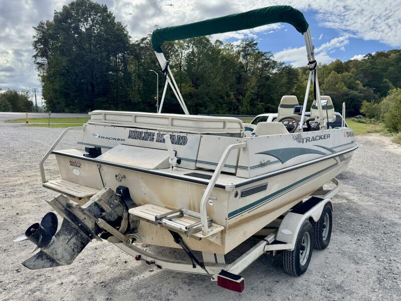 21' 2002 Sun Tracker Party Deck 21