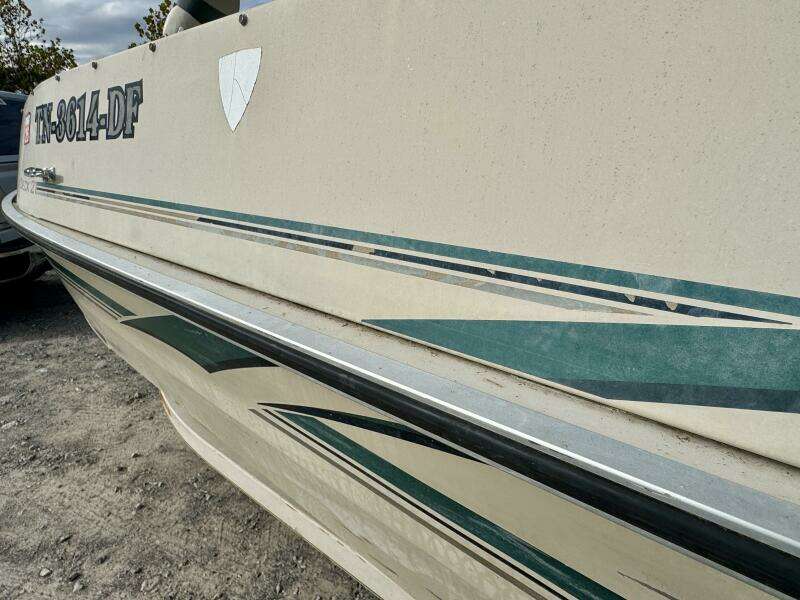 21ft Sun Tracker Yacht For Sale