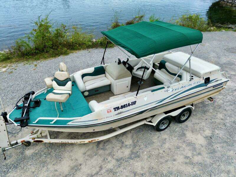 21ft Sun Tracker Yacht For Sale