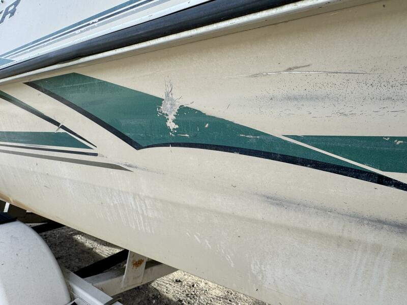 21' 2002 Sun Tracker Party Deck 21