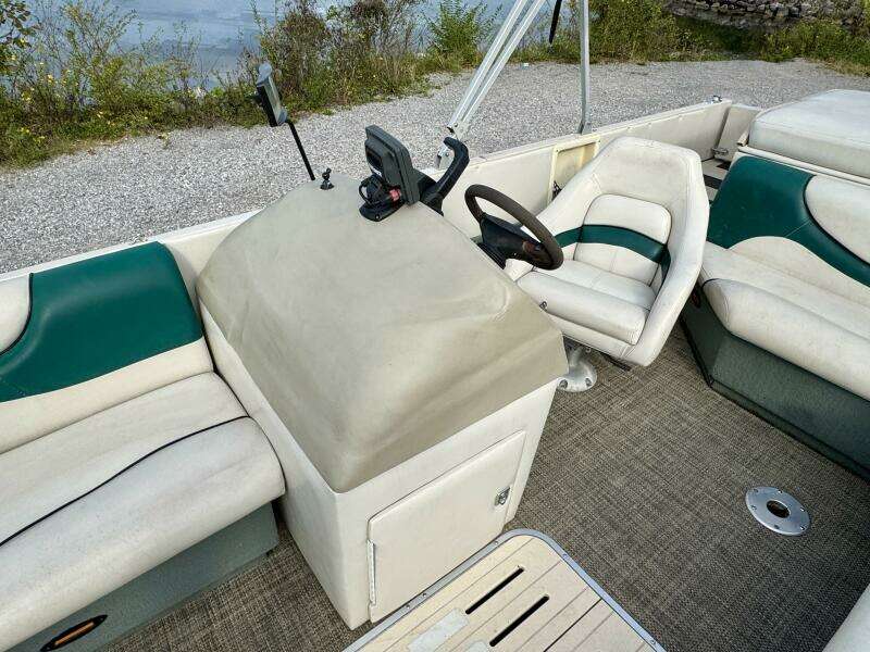 21ft Sun Tracker Yacht For Sale