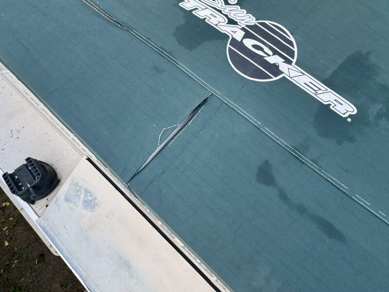 21' 2002 Sun Tracker Party Deck 21