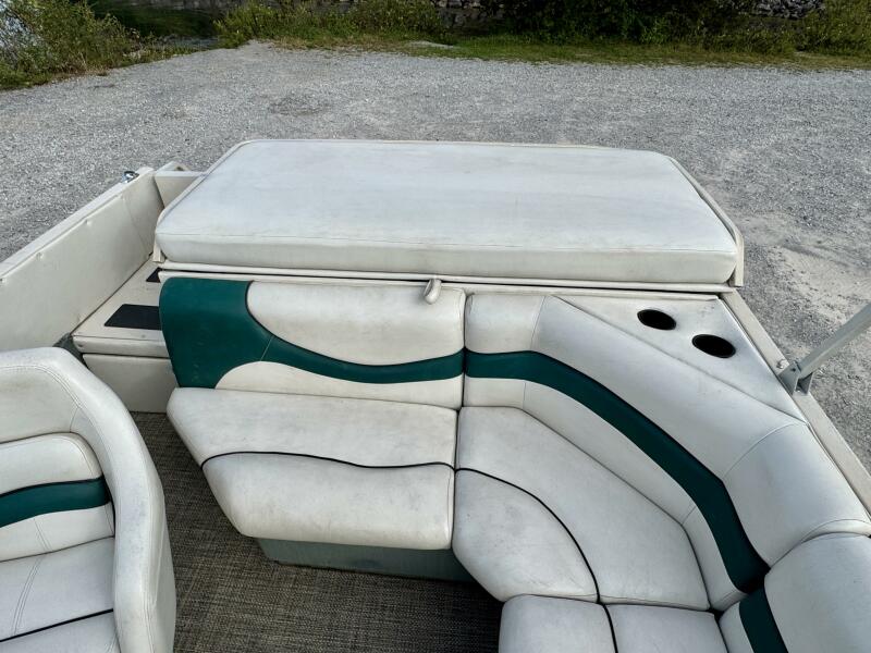 21' 2002 Sun Tracker Party Deck 21