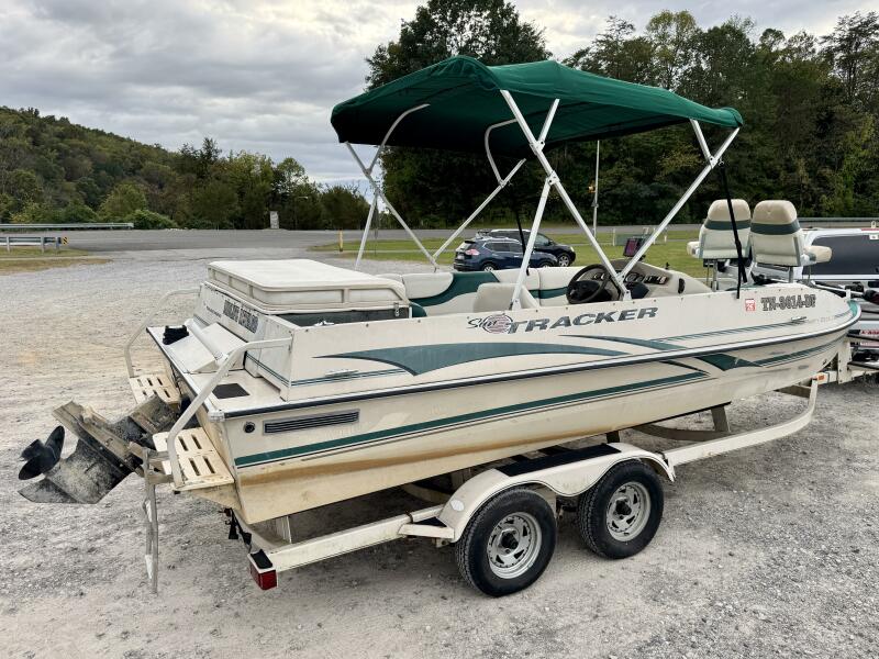 21' 2002 Sun Tracker Party Deck 21