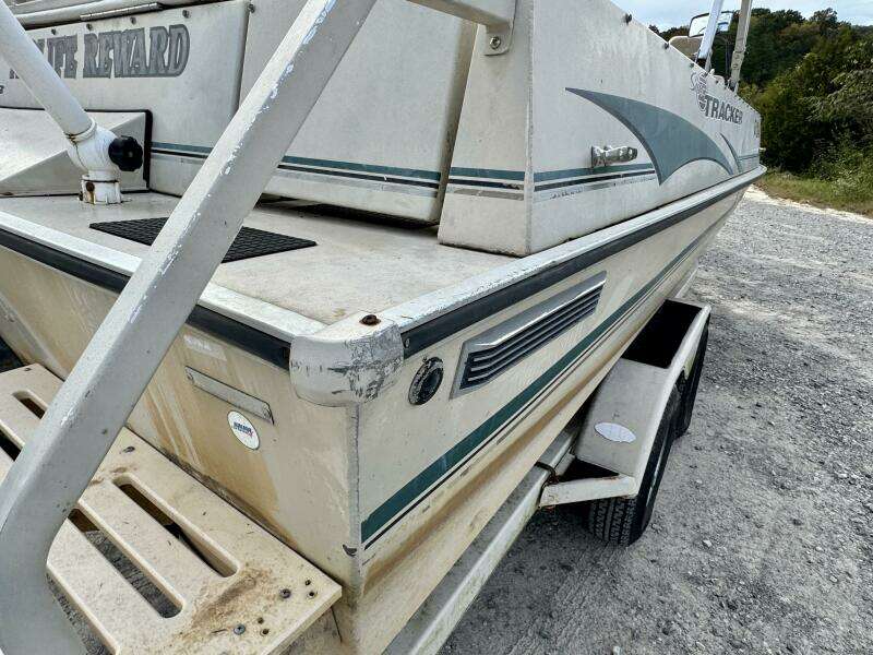 21ft Sun Tracker Yacht For Sale