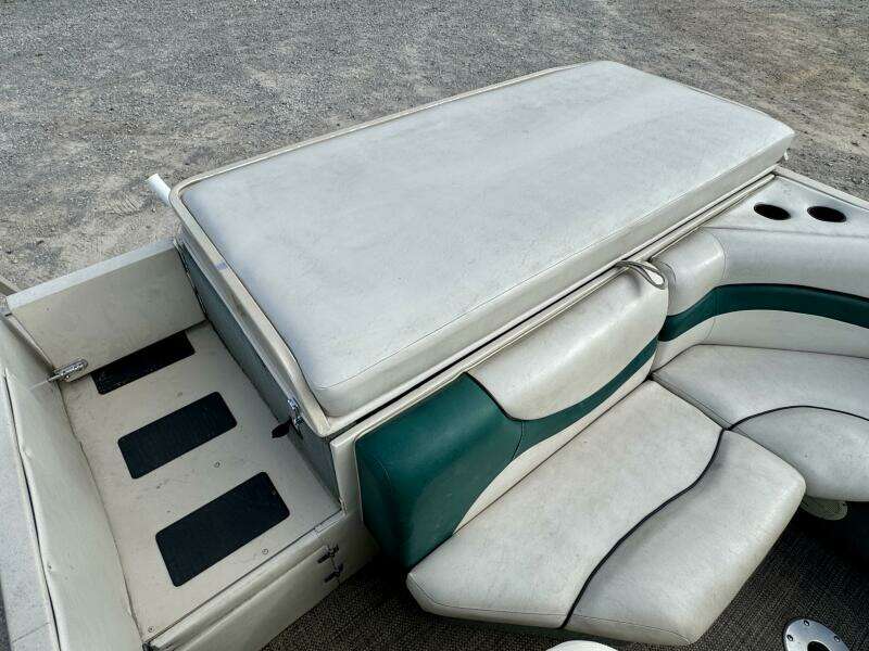 21ft Sun Tracker Yacht For Sale