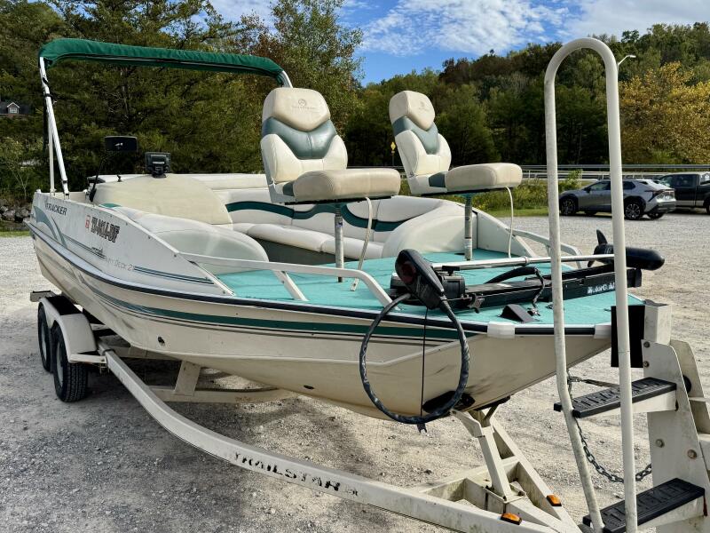 21' 2002 Sun Tracker Party Deck 21