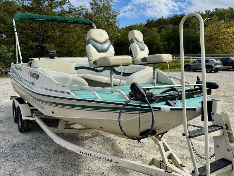 21ft Sun Tracker Yacht For Sale