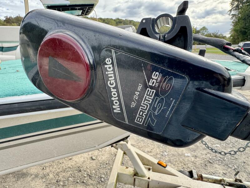 21' 2002 Sun Tracker Party Deck 21