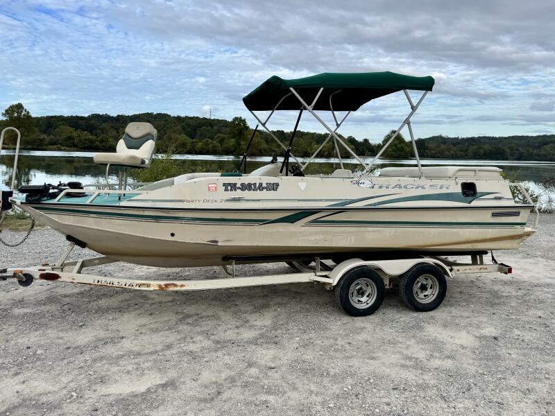21' 2002 Sun Tracker Party Deck 21